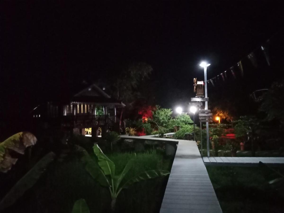 Hotel เรือนไทยใจสุขเอ๋ย à Ban Bang Wa Extérieur photo