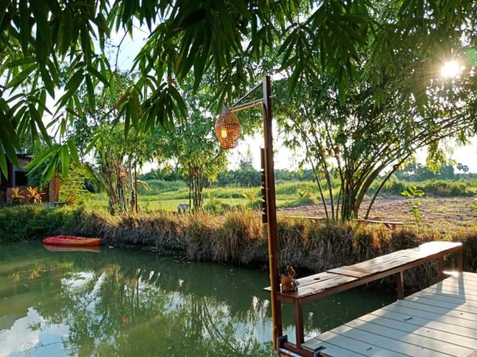 Hotel เรือนไทยใจสุขเอ๋ย à Ban Bang Wa Extérieur photo