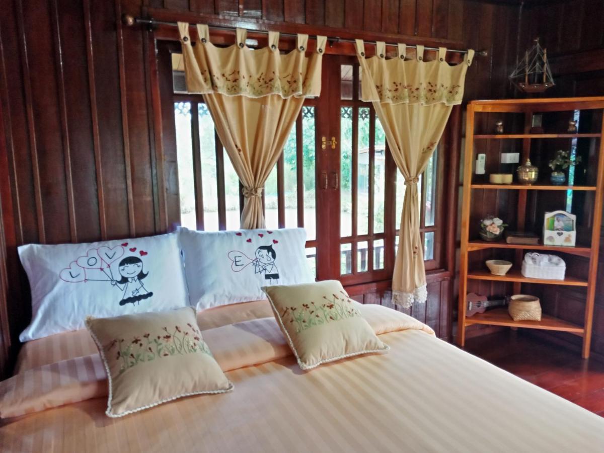 Hotel เรือนไทยใจสุขเอ๋ย à Ban Bang Wa Extérieur photo