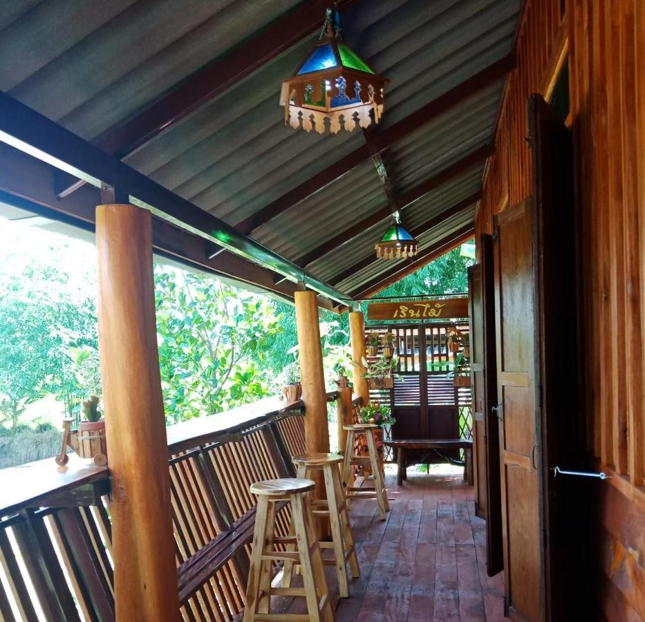 Hotel เรือนไทยใจสุขเอ๋ย à Ban Bang Wa Extérieur photo