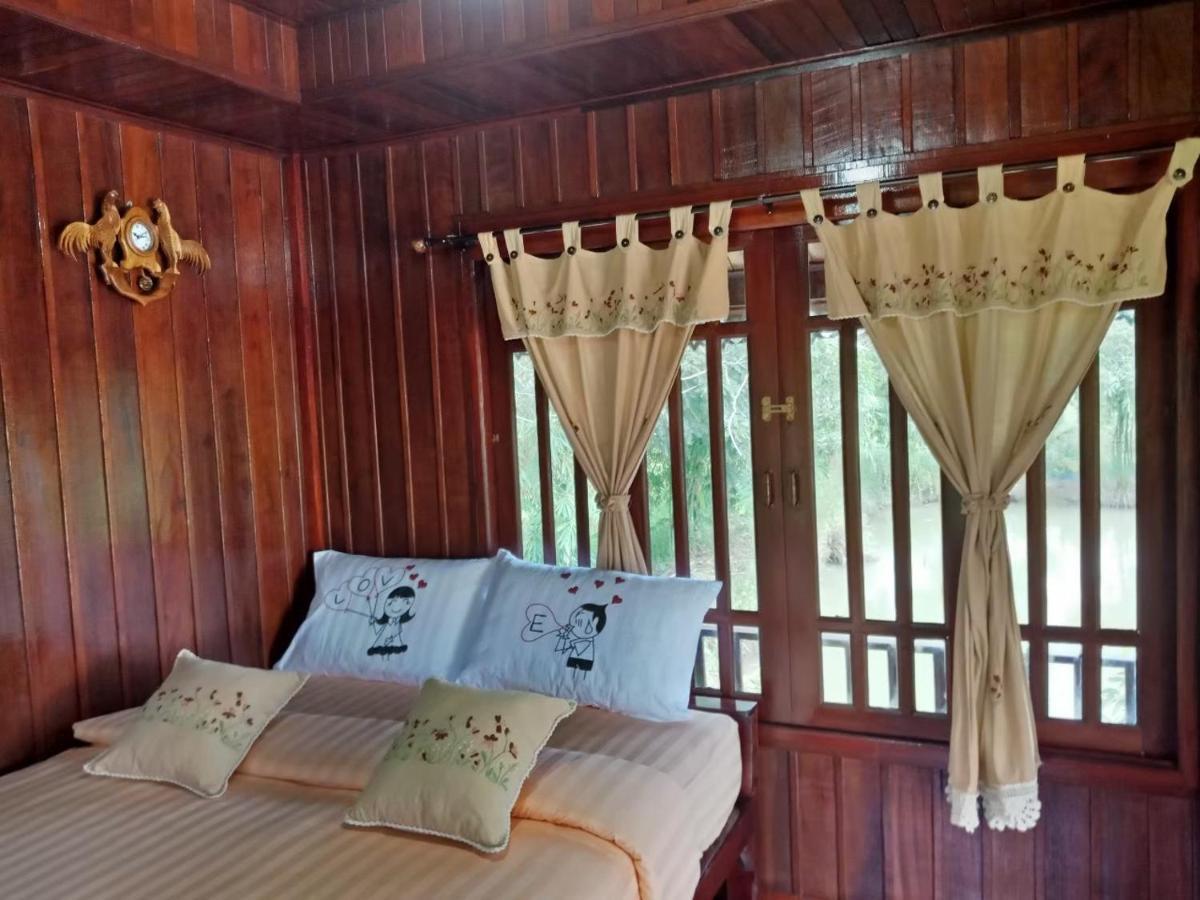 Hotel เรือนไทยใจสุขเอ๋ย à Ban Bang Wa Extérieur photo