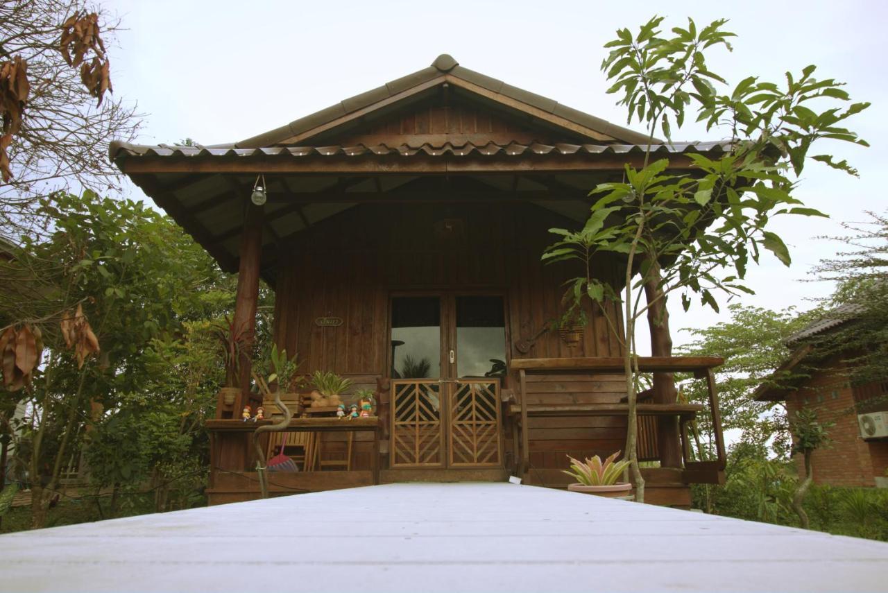 Hotel เรือนไทยใจสุขเอ๋ย à Ban Bang Wa Extérieur photo