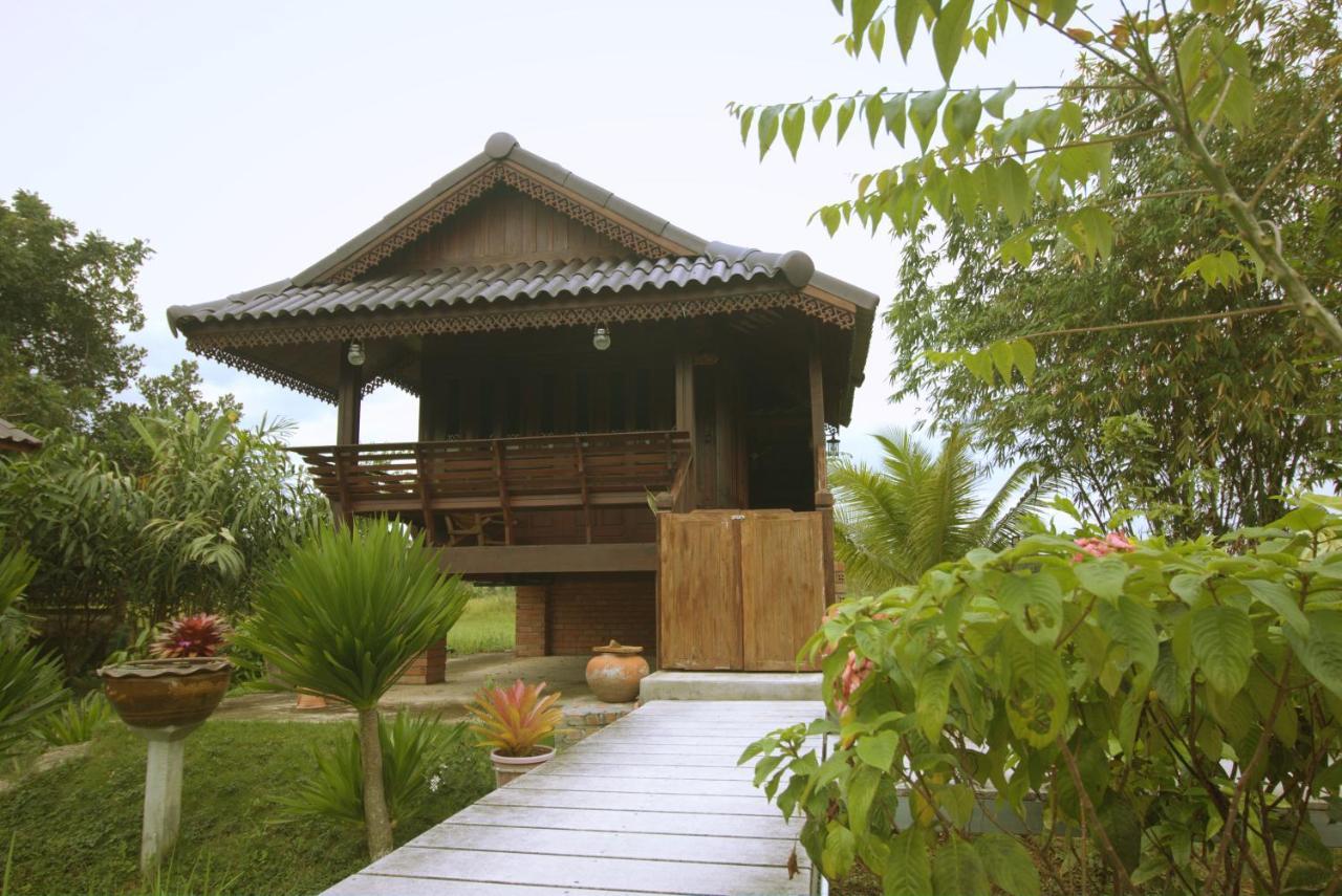 Hotel เรือนไทยใจสุขเอ๋ย à Ban Bang Wa Extérieur photo
