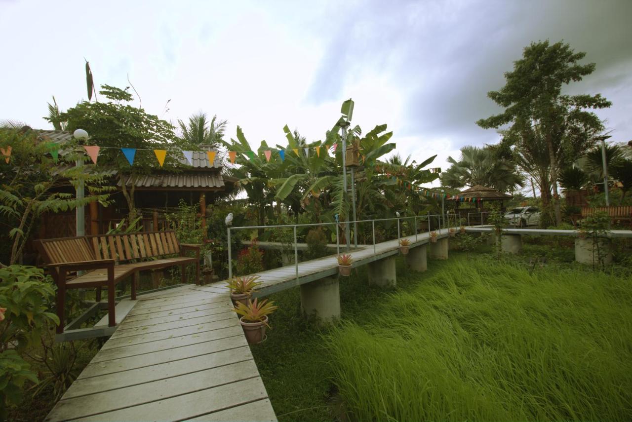 Hotel เรือนไทยใจสุขเอ๋ย à Ban Bang Wa Extérieur photo