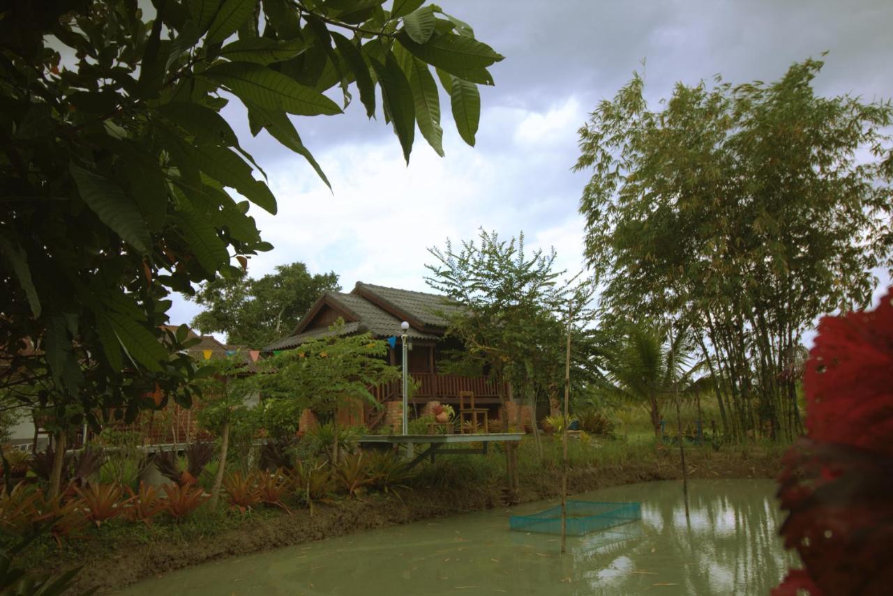 Hotel เรือนไทยใจสุขเอ๋ย à Ban Bang Wa Extérieur photo